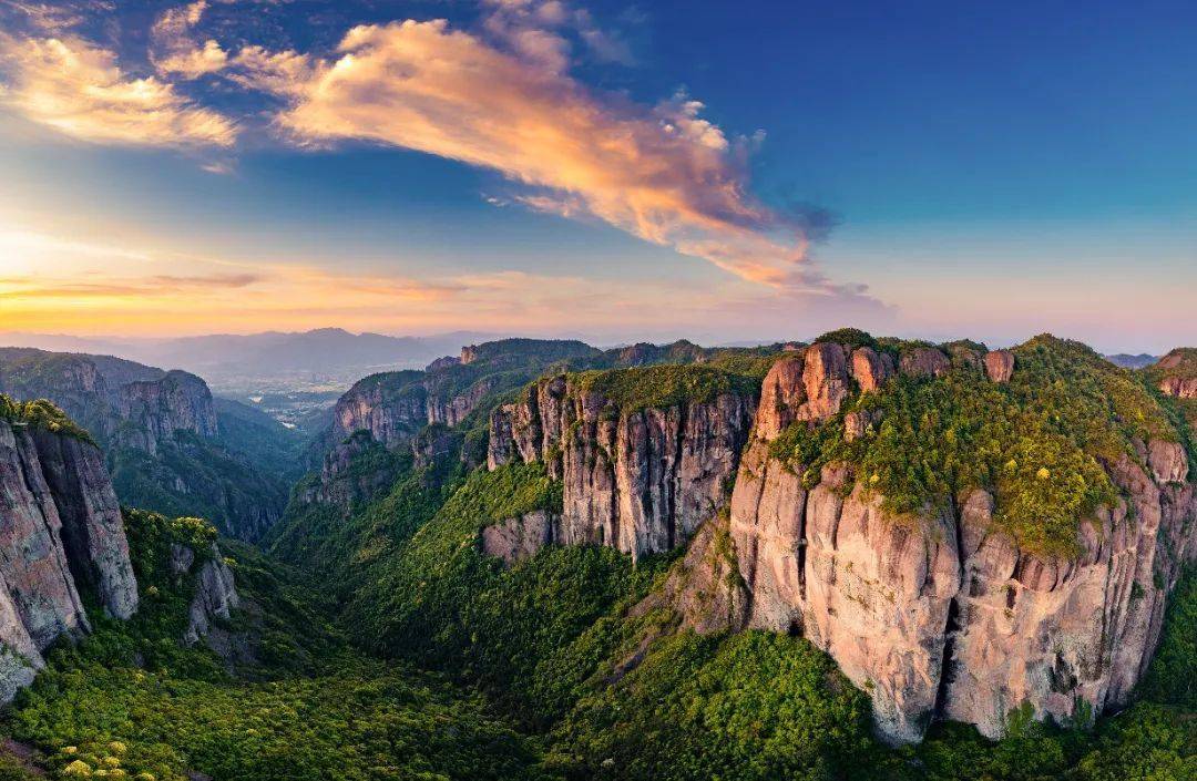 15浪漫油菜花&探访仙人居￥599起~浙江青田小舟山梯田,油菜花,皤滩