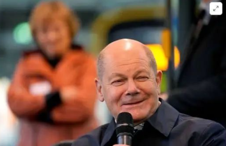 当地时间3月2日,据也门通报,遇袭英国货轮在红海沉没.