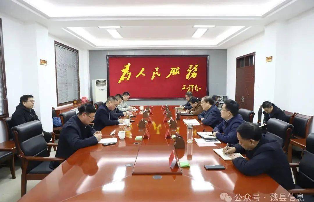 县领导冉德龙,苏晓艳,张晓景参加座谈.