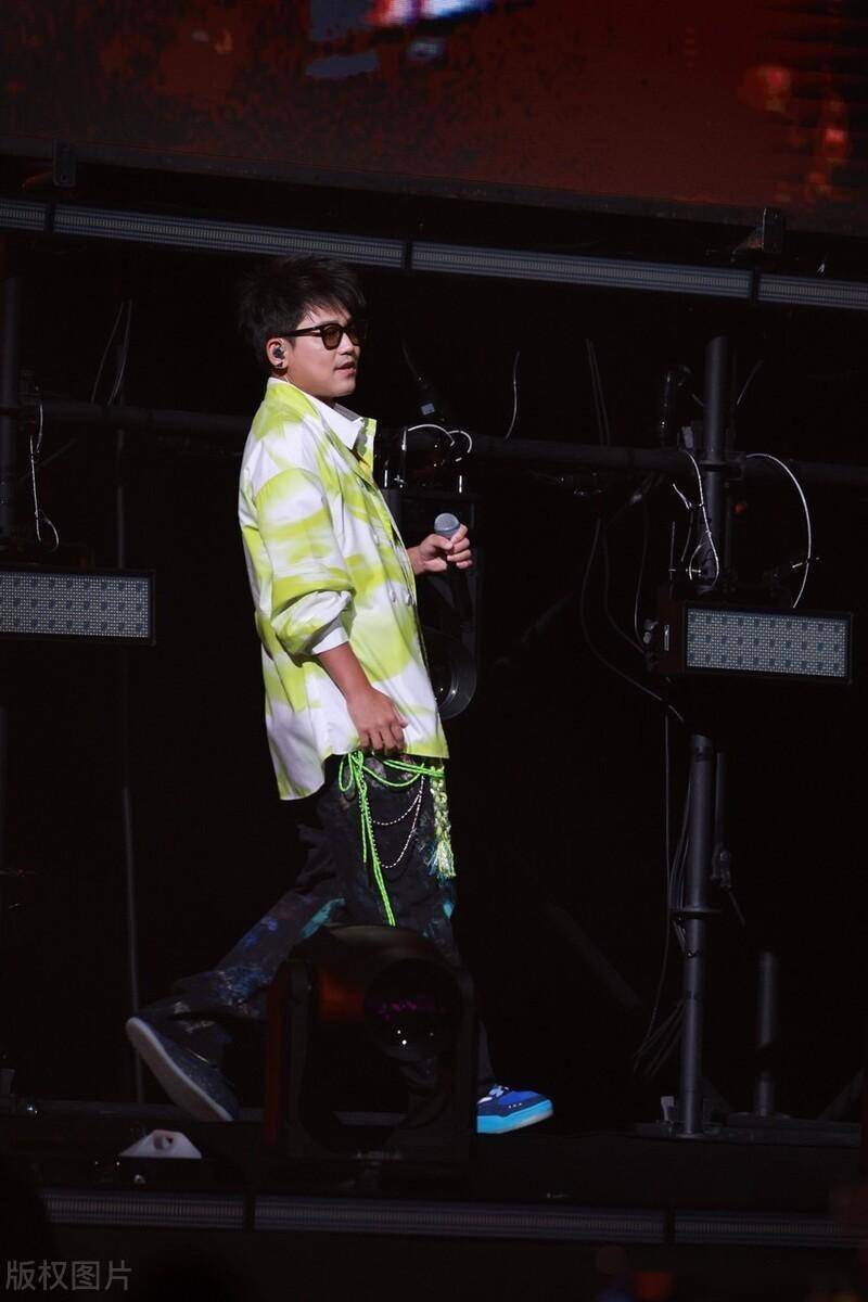 苏醒现身海山日月音乐节现场并表演_中国_歌曲奖_西安市