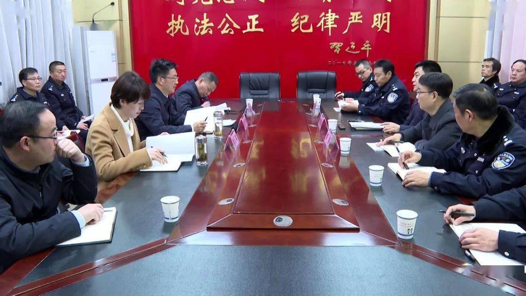 寇全安先后来到白河县信访局,公安局,城关镇党委政府,与基层干部深入