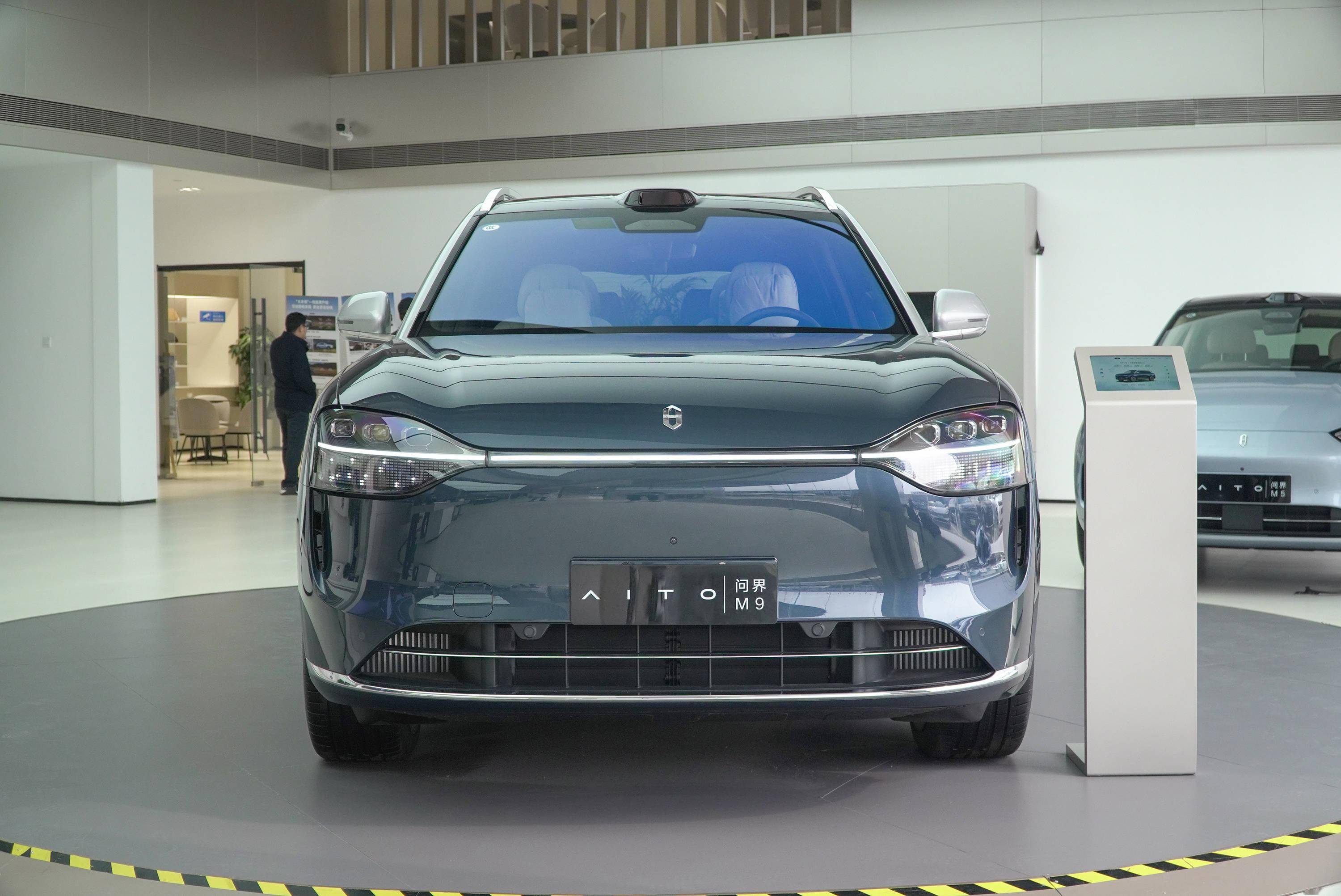 成为爆款是有道理的 探店问界m9_搜狐汽车_搜狐网