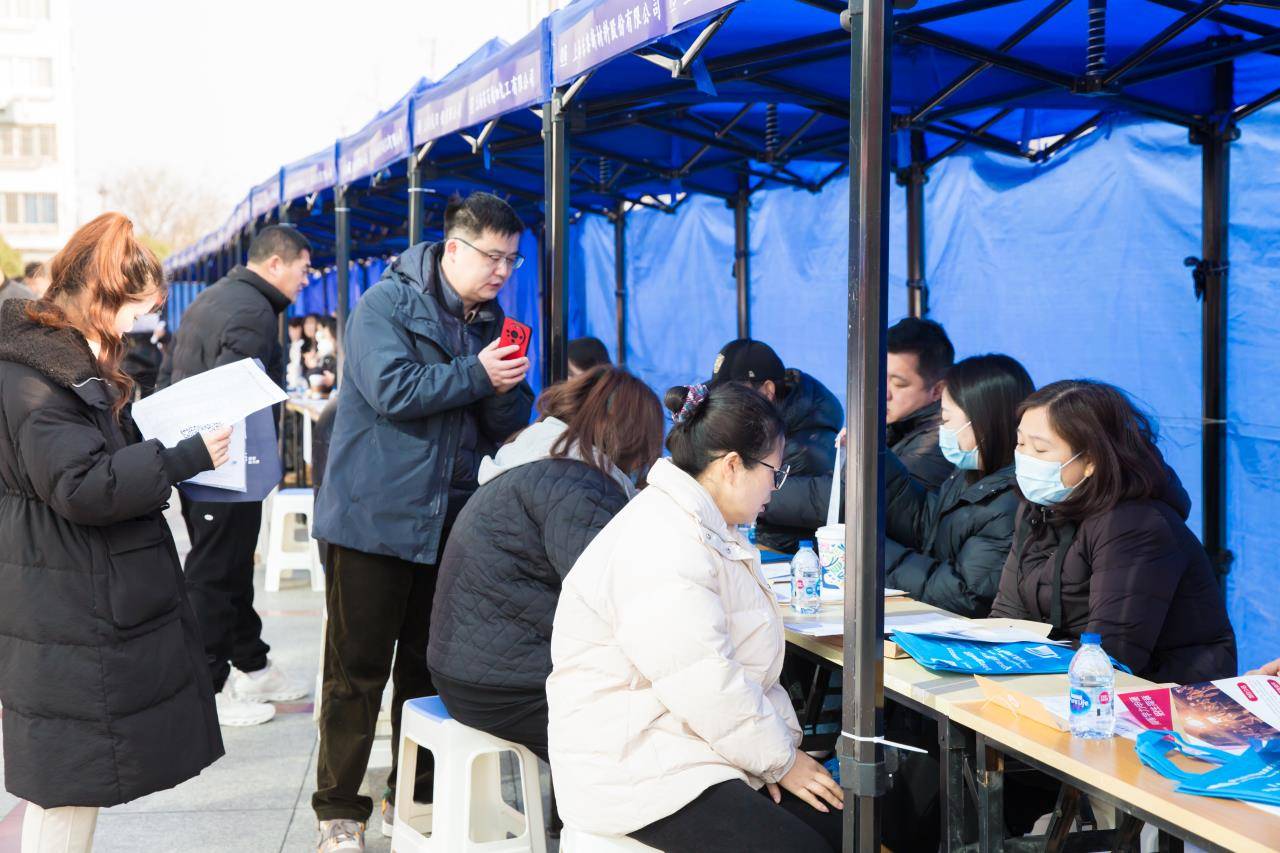61家企业提供362个岗位金山卫镇举办今年首场大型线下招聘会