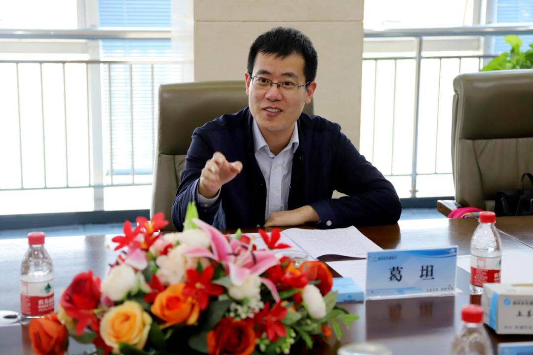 葛坦简历新闻链接该信息显示,葛坦已任乌鲁木齐市委副书记.