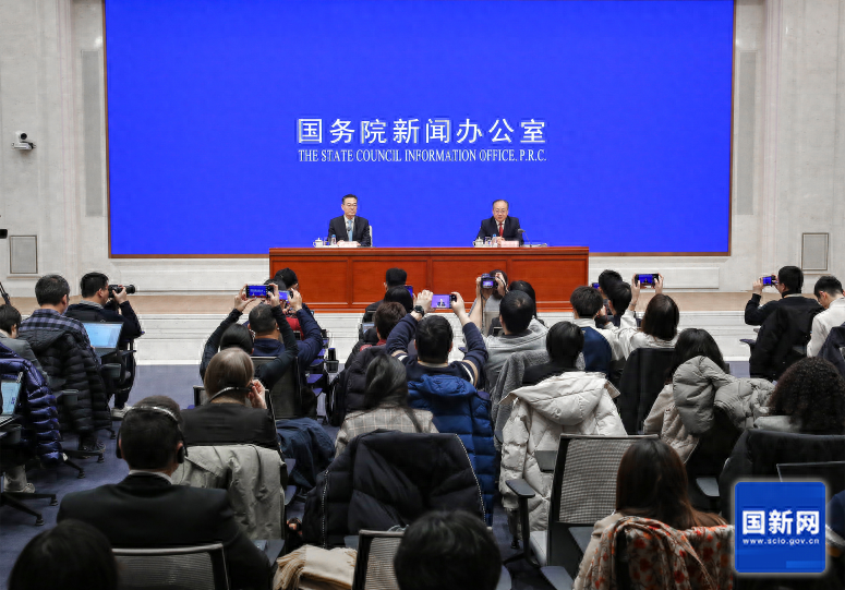 《政府工作报告》起草背后：全文约1.69万字，李彦宏、张雨霏等曾参会提意见建议_黄守宏_国务院