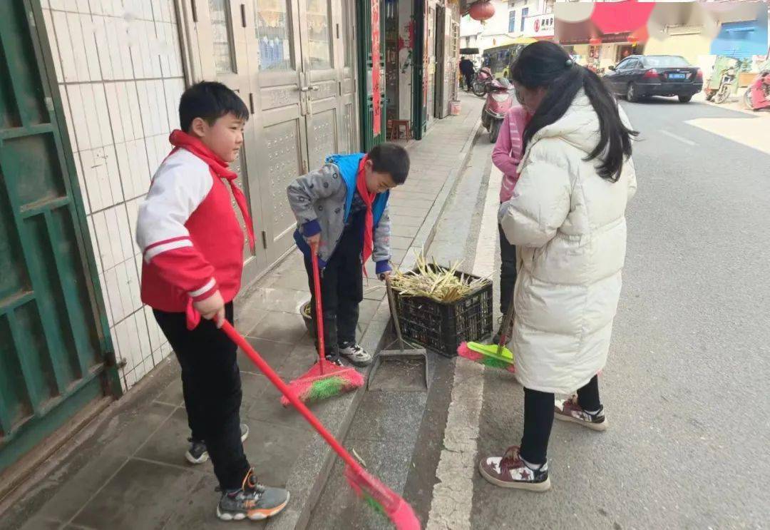 我市各中小学广泛开展学雷锋文明实践活动