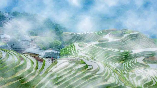 如串串银链挂在山间,纵横交错的田埂间,此刻真是去龙脊梯田的最好时机