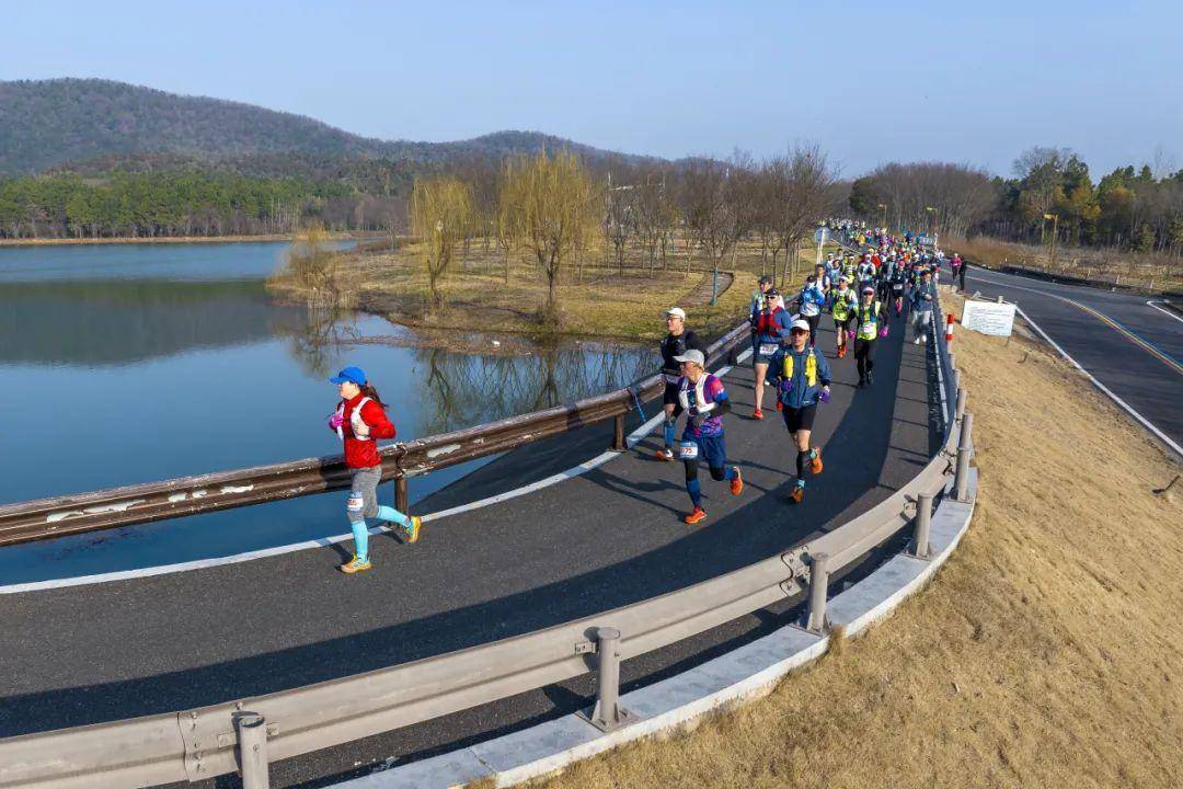 七彩曹山纵享蓝野2024第四届亚太地区商学院蓝鲸越野挑战赛激情开跑