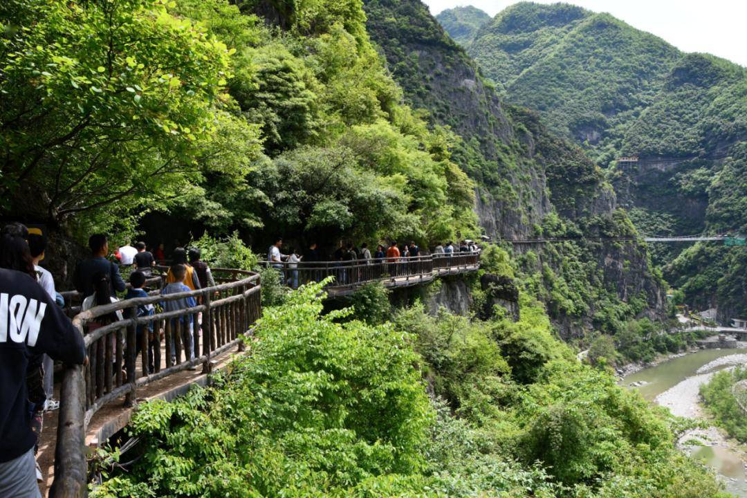 柞水溶洞景区图片