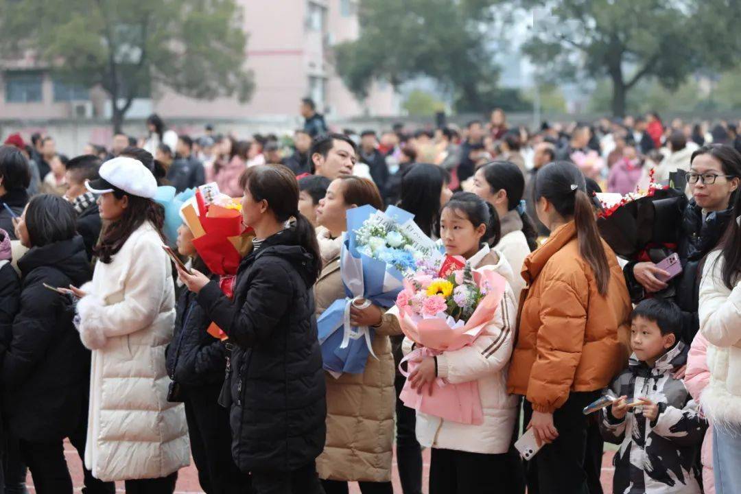 战鼓擂誓圆梦耒阳二中等高中学校举行高三百日誓师暨成人典礼大会