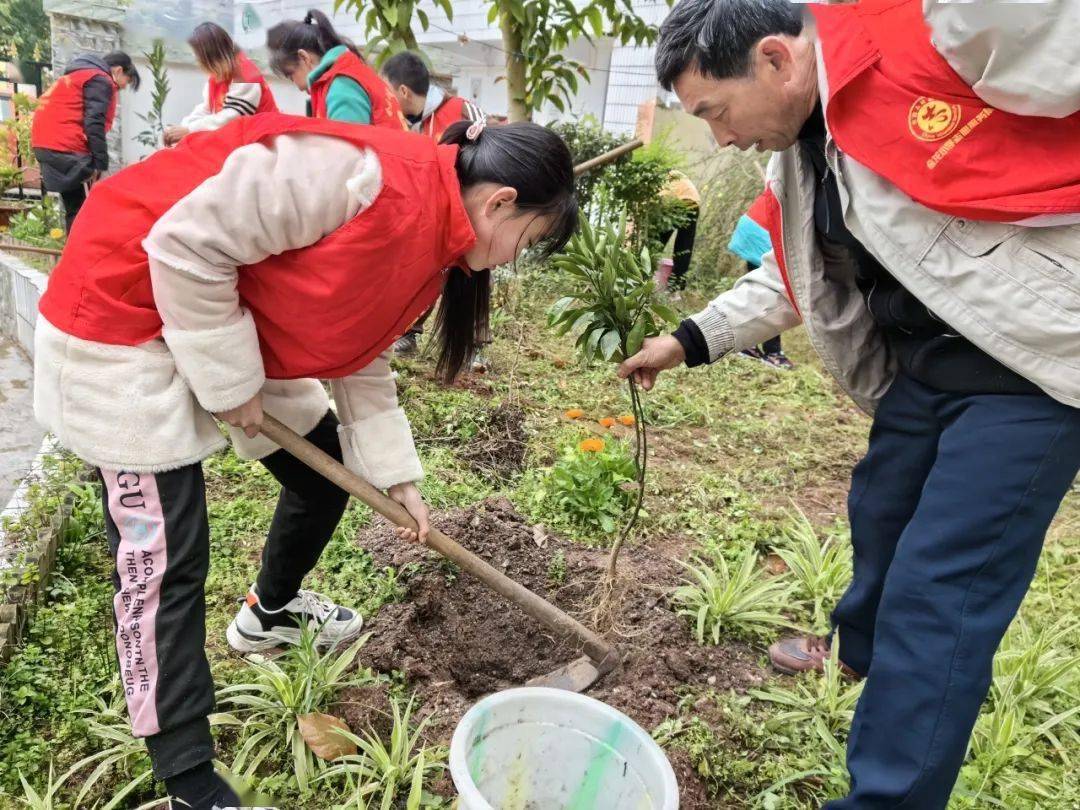 三江好队员随锋而行合川少先队在行动二