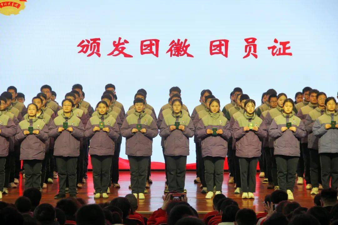连云港市举办新发展团员示范性入团仪式_组织_官方_队伍