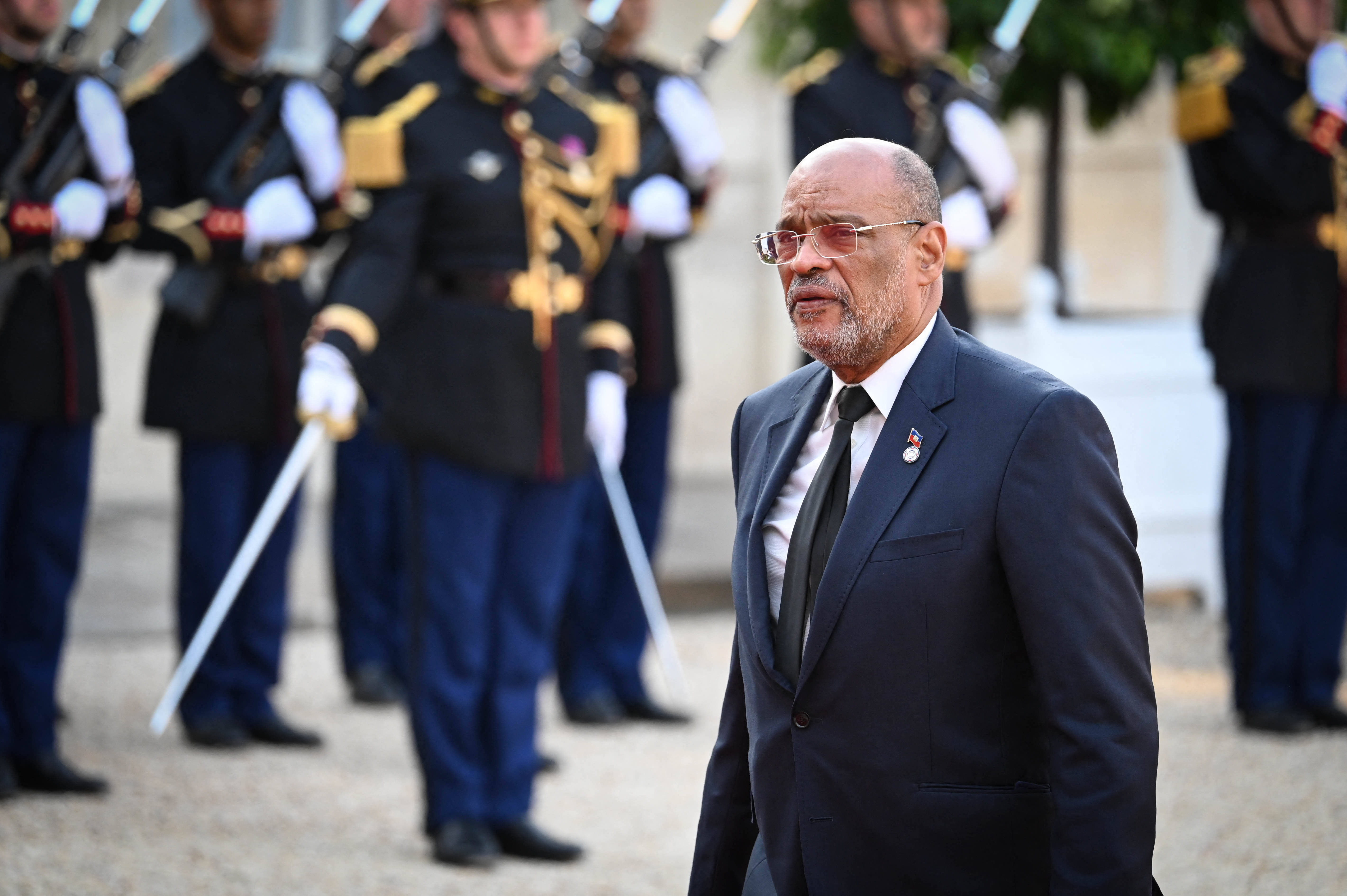 2021年7月,海地时任总统若弗内尔·莫伊兹遇刺身亡后,亨利接任成为