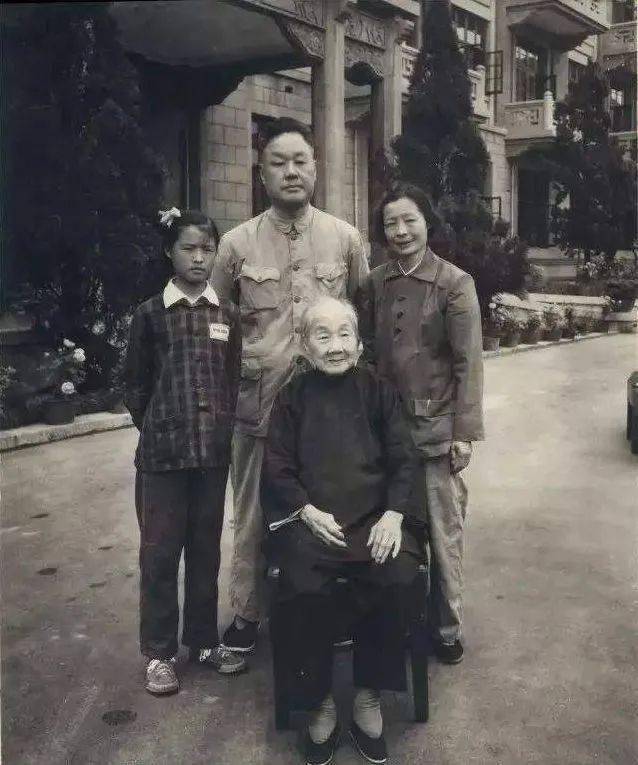 果然,后来杨开智与李崇德结婚,白首到老.