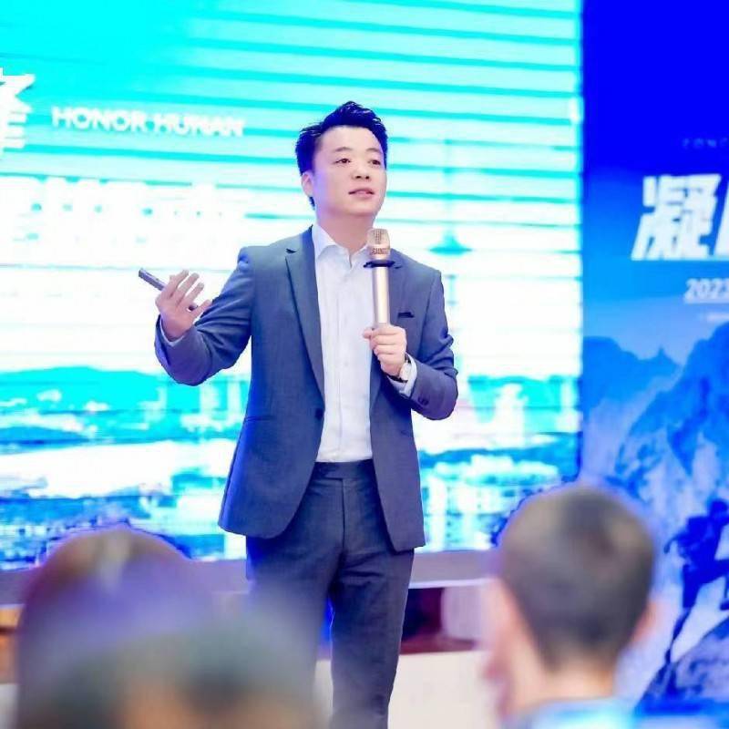 2月29日下午,胖e柜总经理王霞与华履集团白金祥老师共同主持了"红旗渠