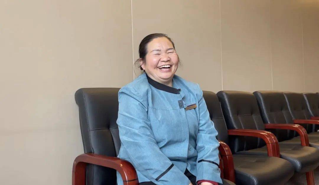 夜读淋过一场大雨她决定为别人撑伞