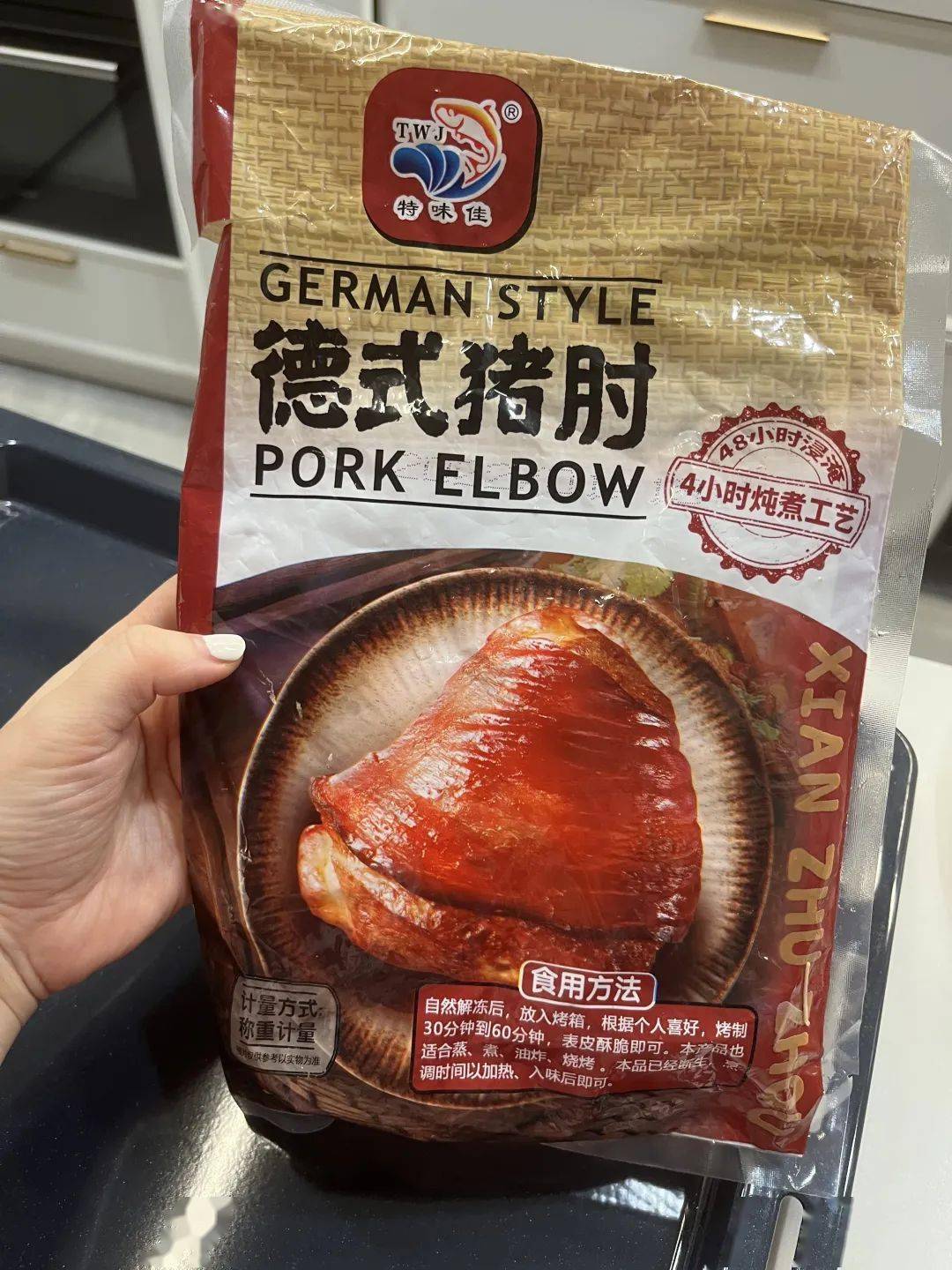 小伙伴可以用酸菜来做调味伴侣,这是真正的德式吃法哦口味偏重的小伙