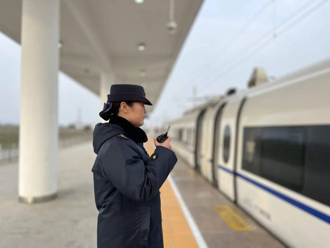 临近退休她坚持站好最后一班岗