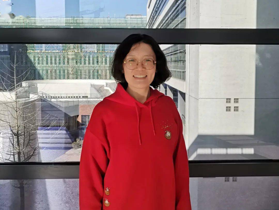 百花初卉高二学子趁春风