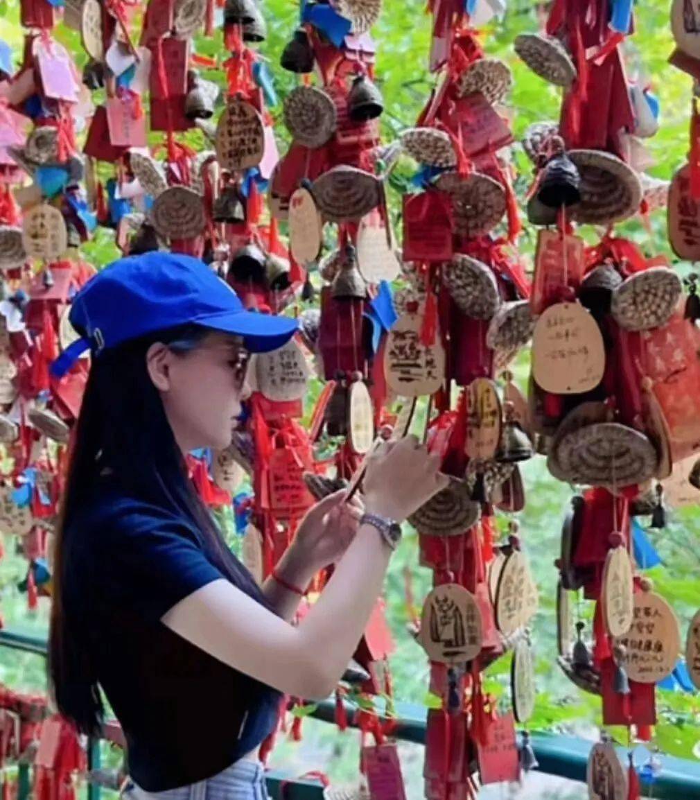 活动时间:3月6日-3月10日优惠政策:珏山景区3月6日-3月10日免门票.