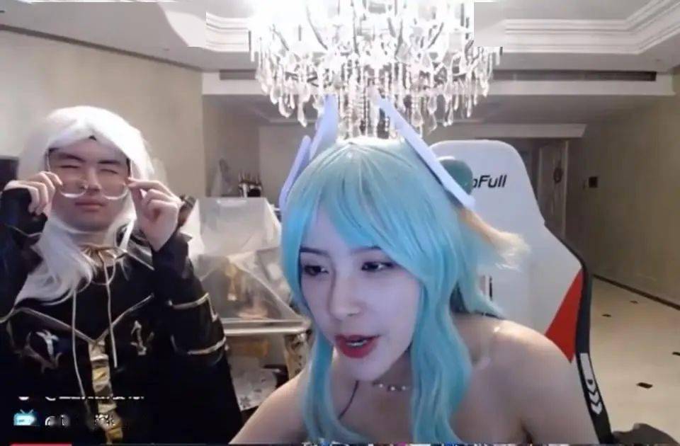 rita亮相姿态直播间经典桥段重现cos艾希奶妈组合登场