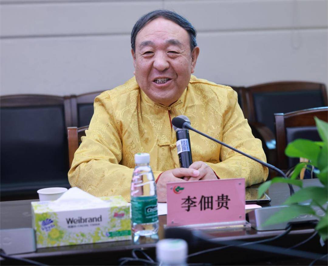 英雄花开春意浓岐黄传承添新彩国医大师李佃贵教授来