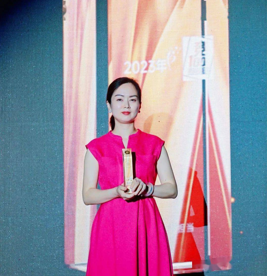 王黎参加行业活动她的脚步仍未停下,面对老龄化的趋