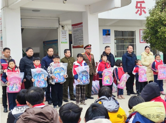 襄阳市3月7日,樊城区米公街道大庆西路社区关工委联合人民路小学和点