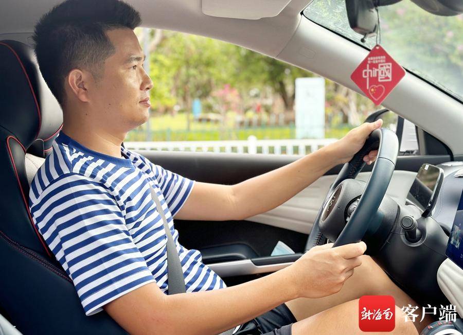 网约车司机林日贤做三亚服务窗口的形象代言人