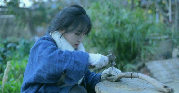 李子柒官宣新身份消失800天回归近照曝光网友这是我娃该追的网红吗