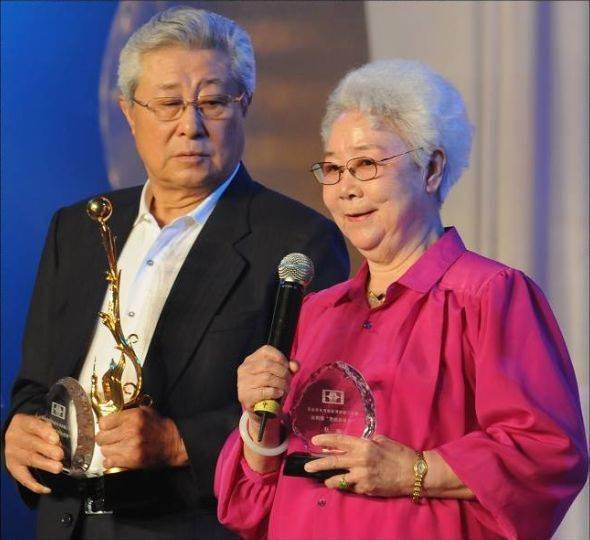 90岁王心刚近况曝光!万万想不到,他现在竟活成了这样._电影_妻子_中国