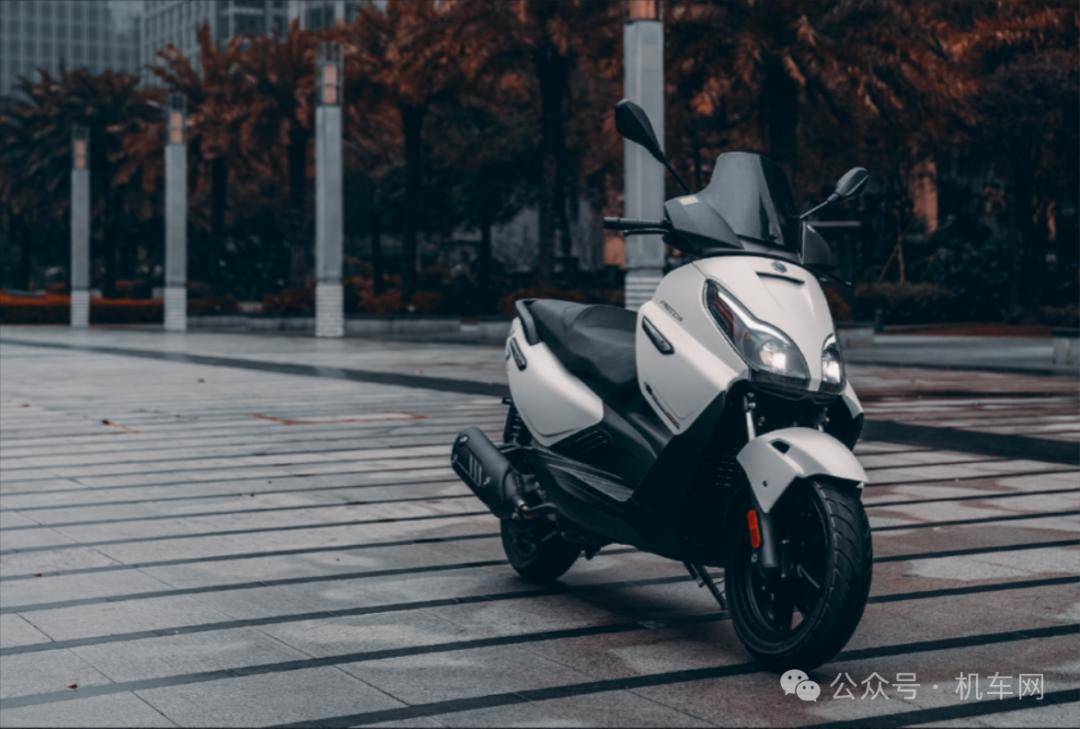 比亚乔新版250踏板上市,配备kyb气囊减震,售价22980元_搜狐汽车_搜狐