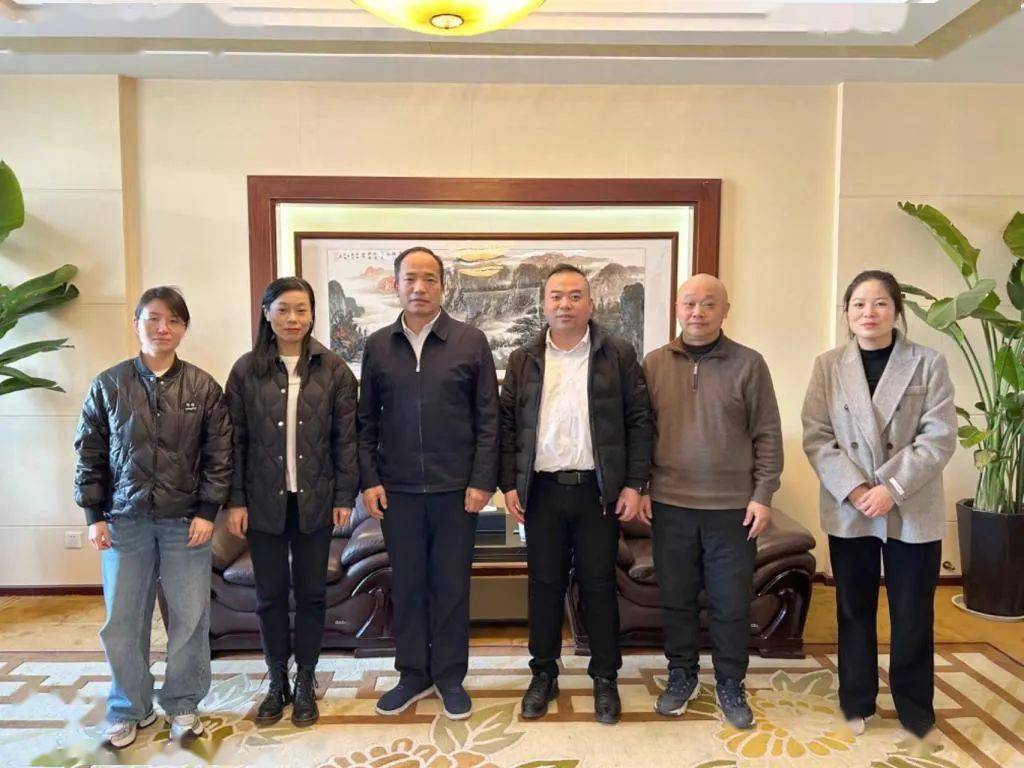 3月7日下午,无锡红豆居家公司人力资源部长陆雪芳,中原工学院服装10