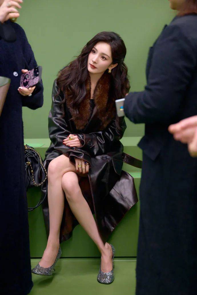 伊周星潮流lisa空降lv大秀chanel独宠jennieblackpink时装周真的赢