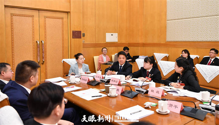 贵州代表团分组审议两高工作报告等