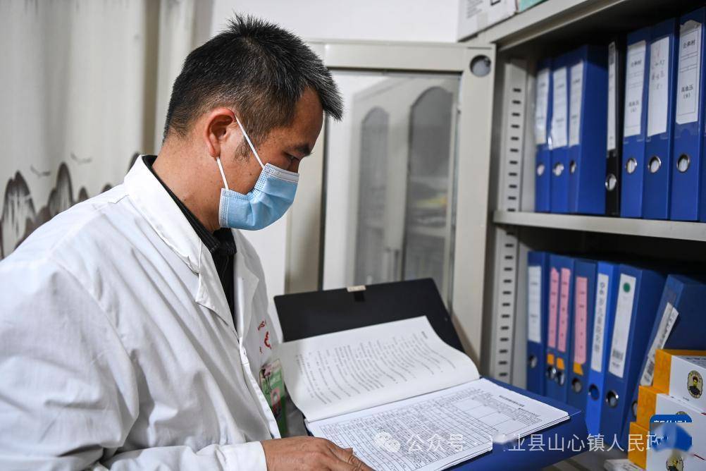 新华社山心镇乡村医生钟伟平守护村民健康