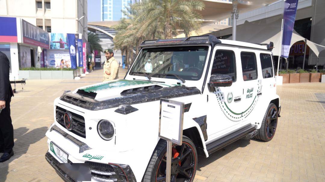 迪拜警方超跑车队又添新成员——改装版奔驰g63,马力超过700匹_搜狐汽