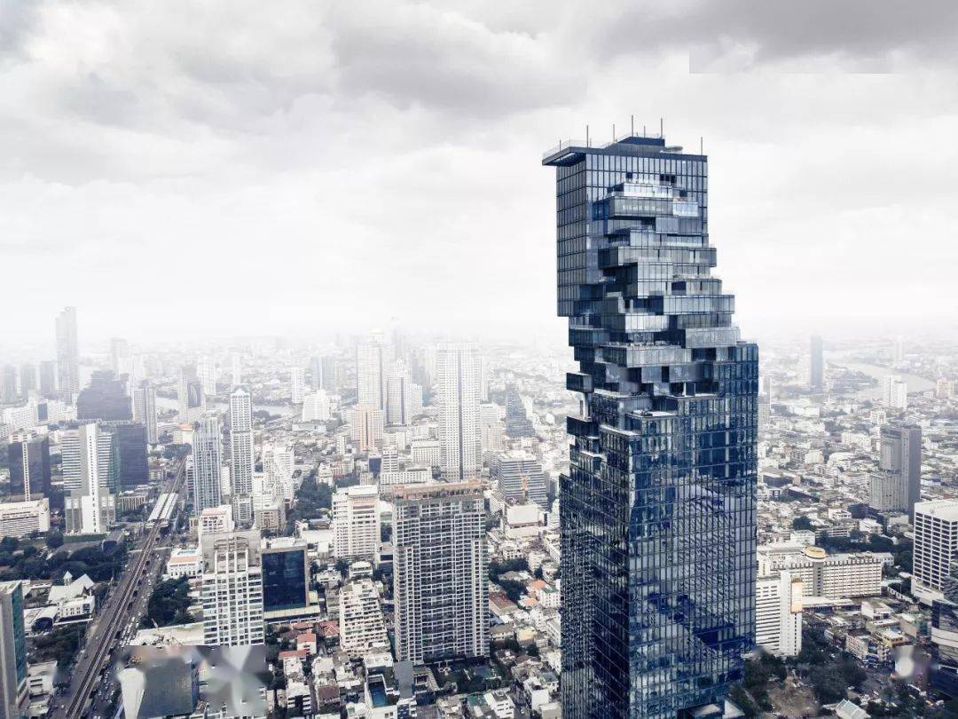 坍塌中"的建筑这座大楼的外观只要看一眼你就明白了问为什么这么特别?