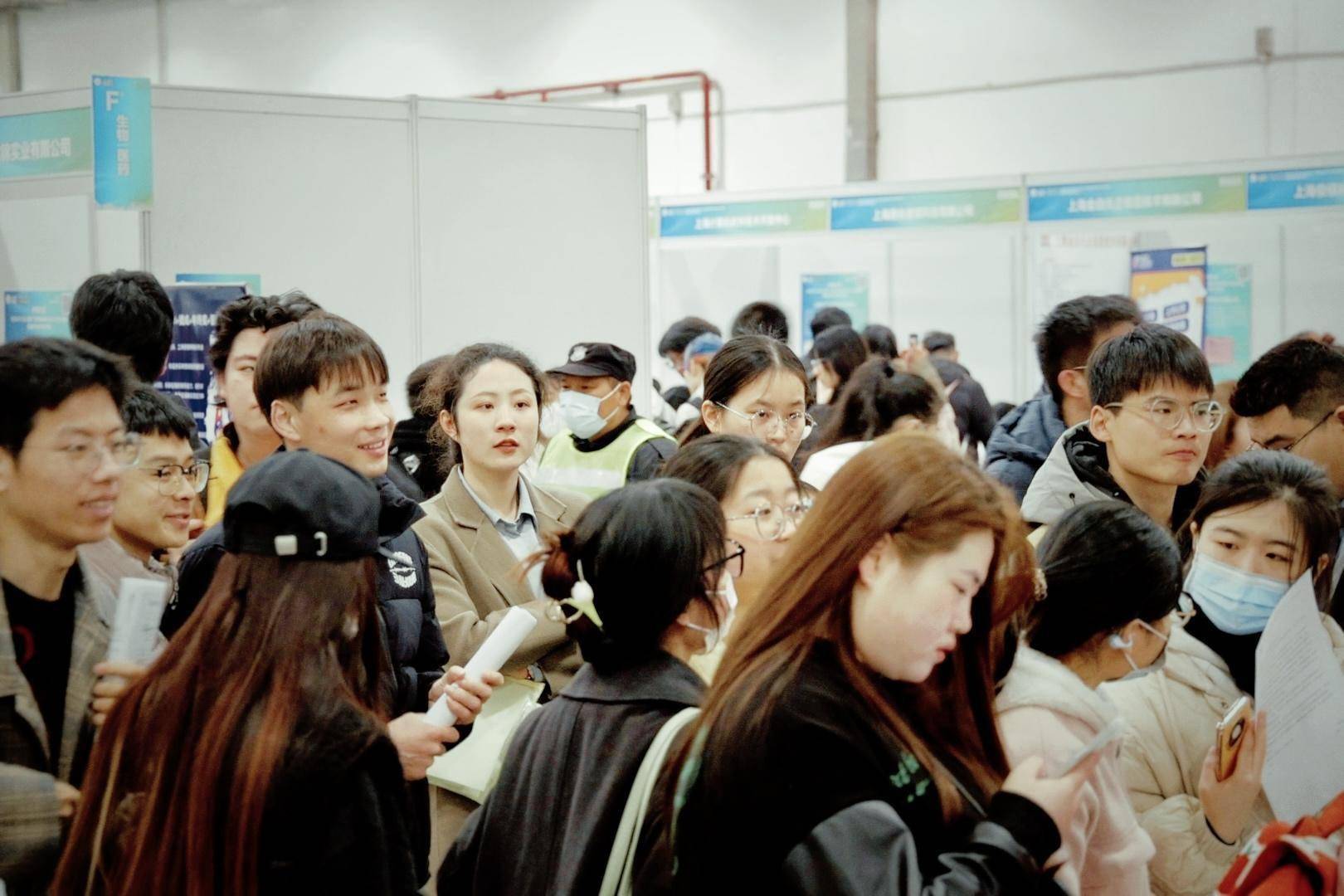 "金三银四"就业冲刺:8k到10k是应届生普遍期待的薪资_毕业生_求职