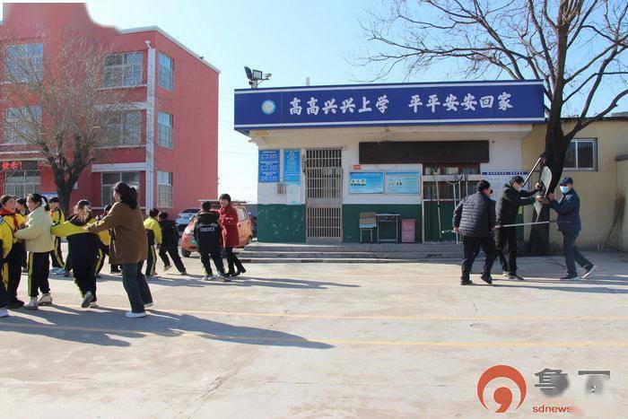 枣庄市市中区税郭镇安城第一联校开展校园防恐防暴应急演练活动