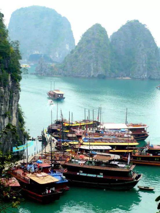 海上桂林下龙湾巴适游船,走遍千年文物之地河内_越南_岛屿_春卷