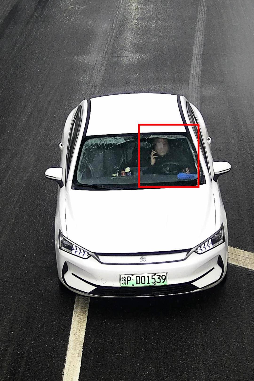 景德路路段【违法时间】:2月19日2【车牌号码】:浙d942g9【违法地点】