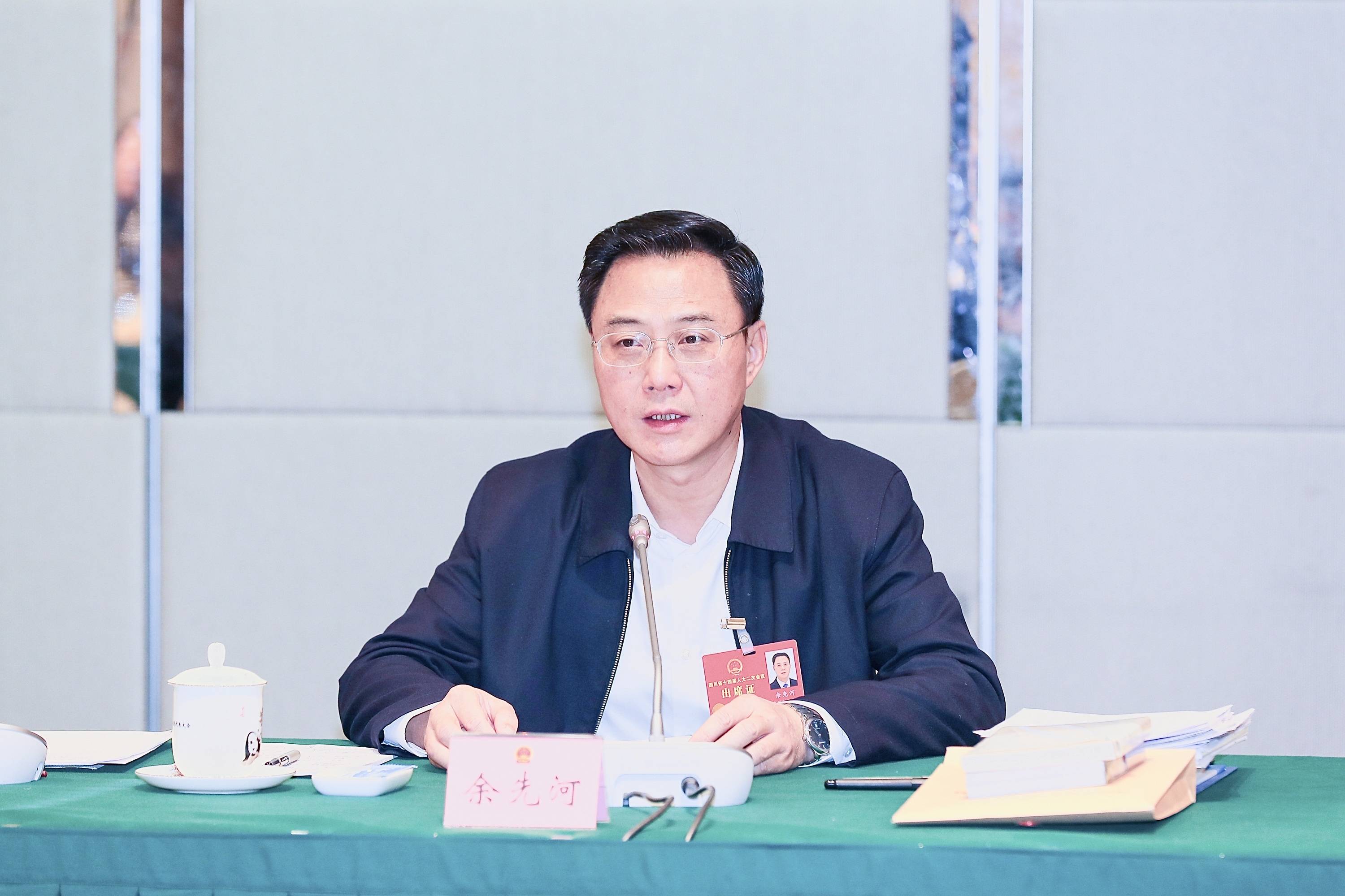 每经专访全国人大代表,泸州市市长余先河:聚焦关键环节和重点领域