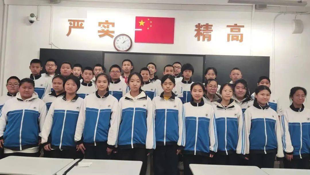 红领巾宣讲绿水青山映笑颜植树造林展新篇植树节主题升旗仪式