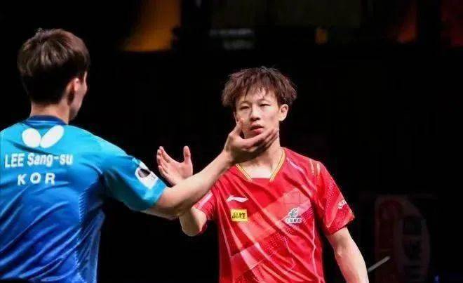 13输给李尚洙后林高远一脸无奈向刘国梁和王皓发出警报