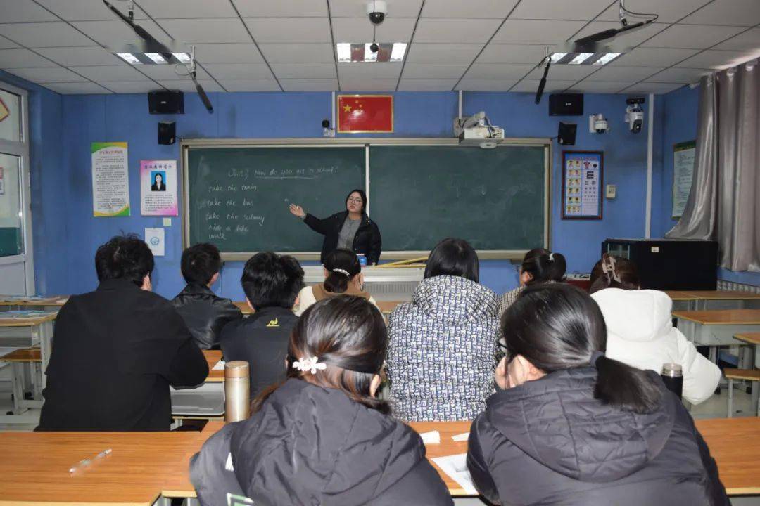 阜蒙县四中学教师图片图片