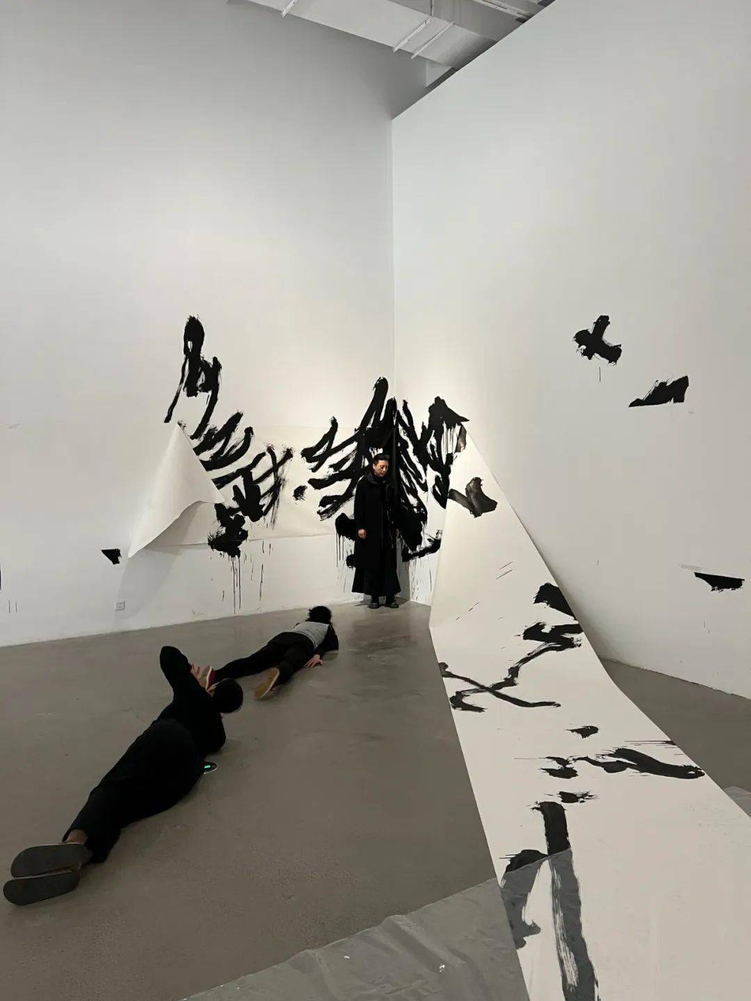 年度艺术人物谭平撕裂的呈现