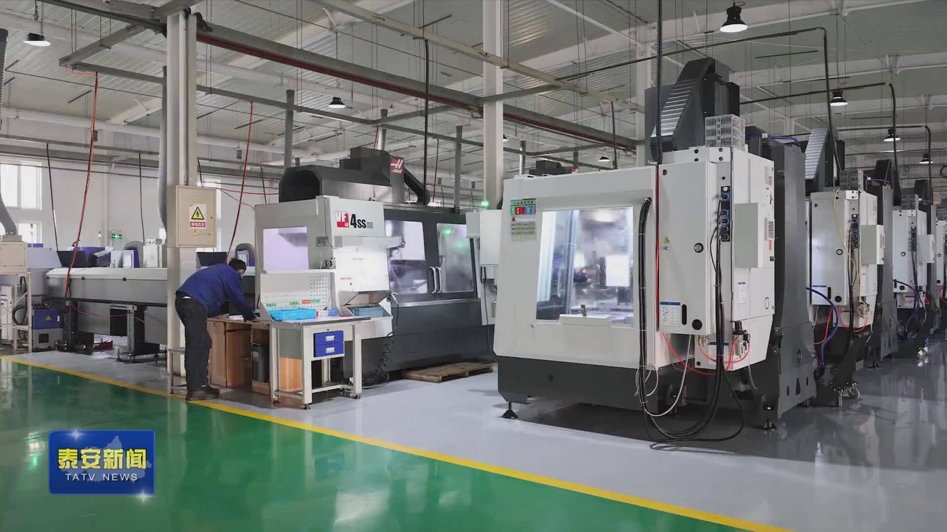 在泰安汉威集团有限公司,技改后的智控中心正实时显示着各个生产环节