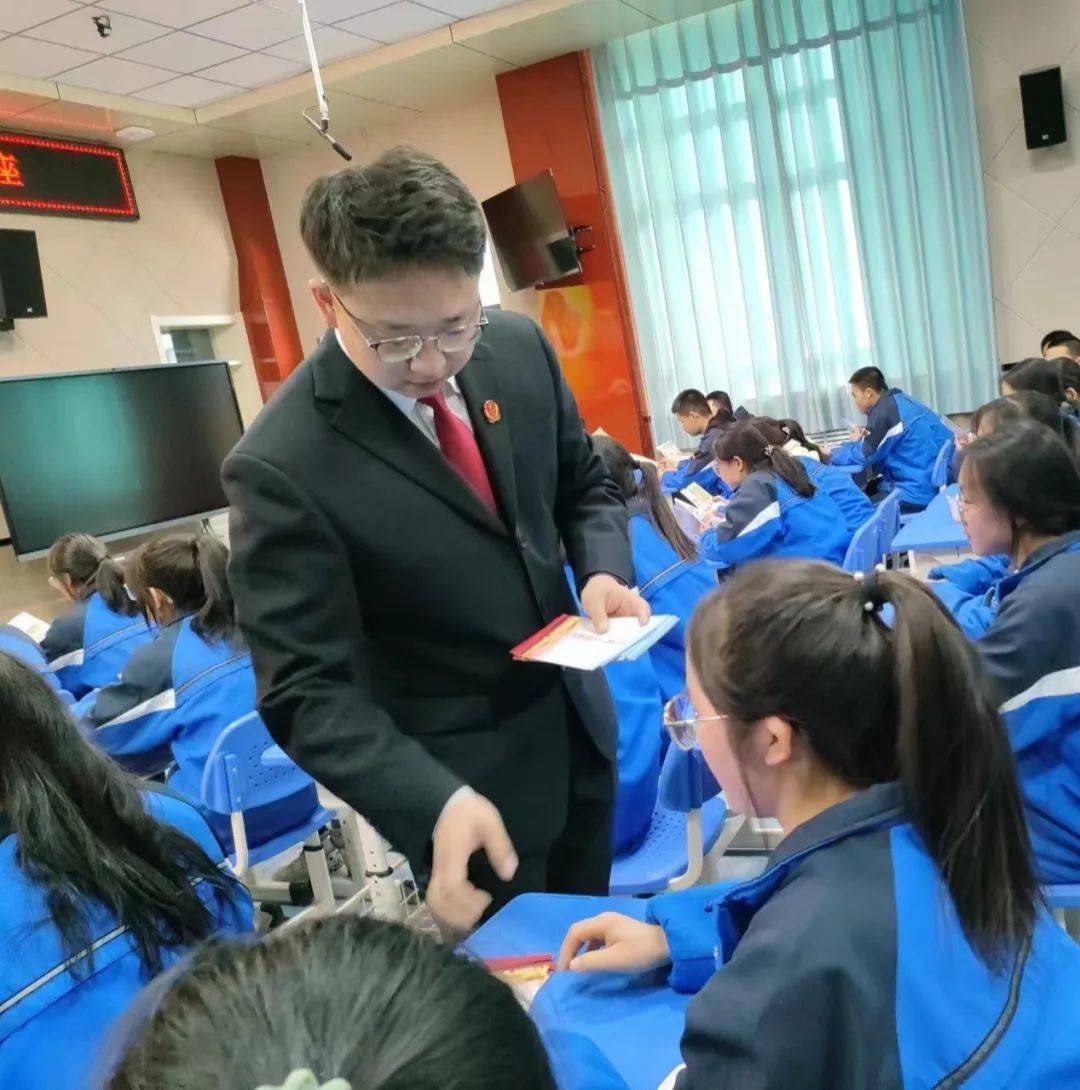 普法进行时护航开学季平安法相随隆德县法院开展送法进校园活动