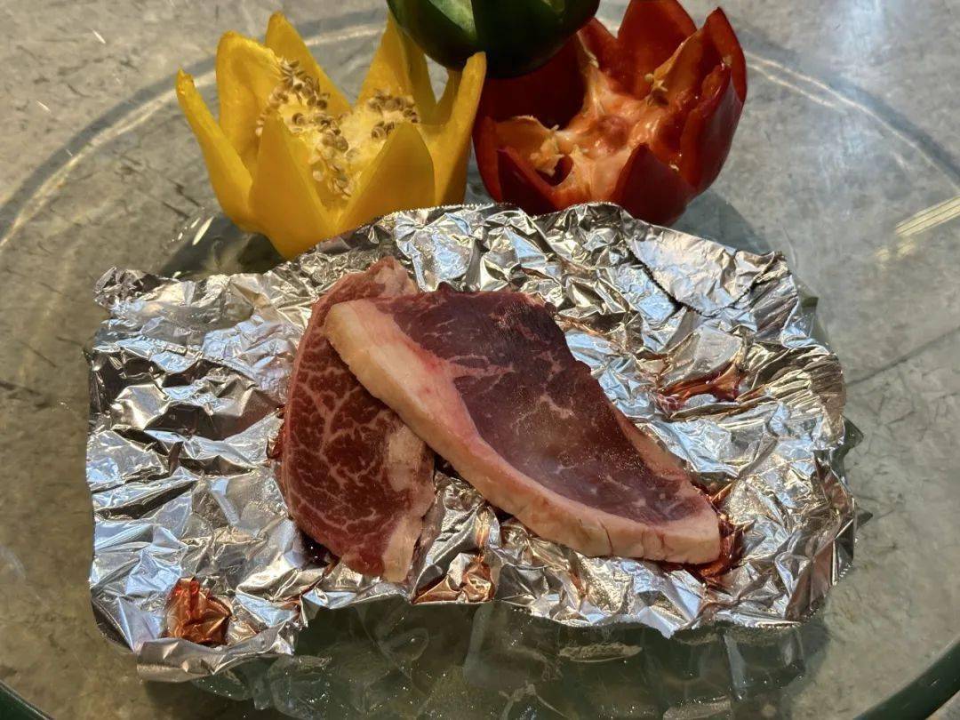 米龙/牛板腱▲蒙古羊排不管是到哪里,都想吃上一口热菜才行!